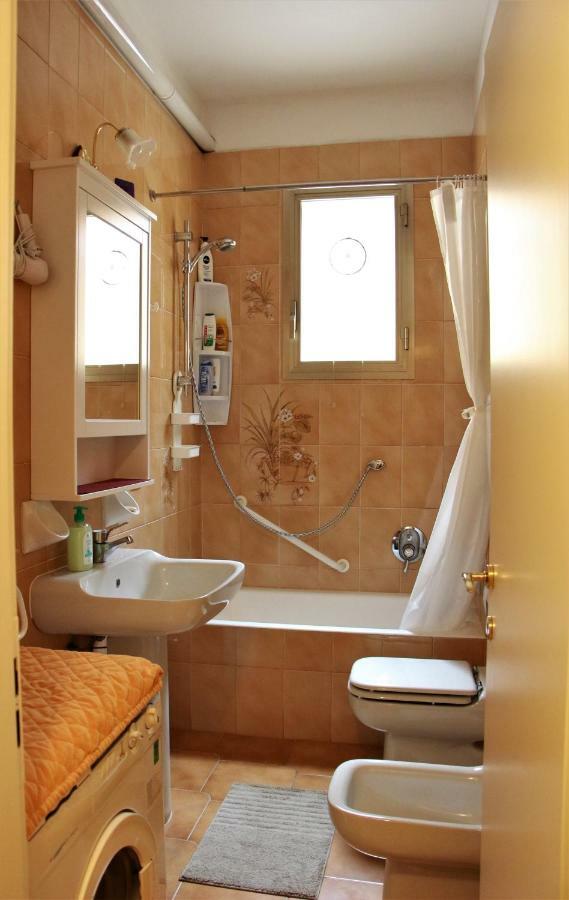 Anna'S Apartment, The Heart Of Bologna. Bagian luar foto